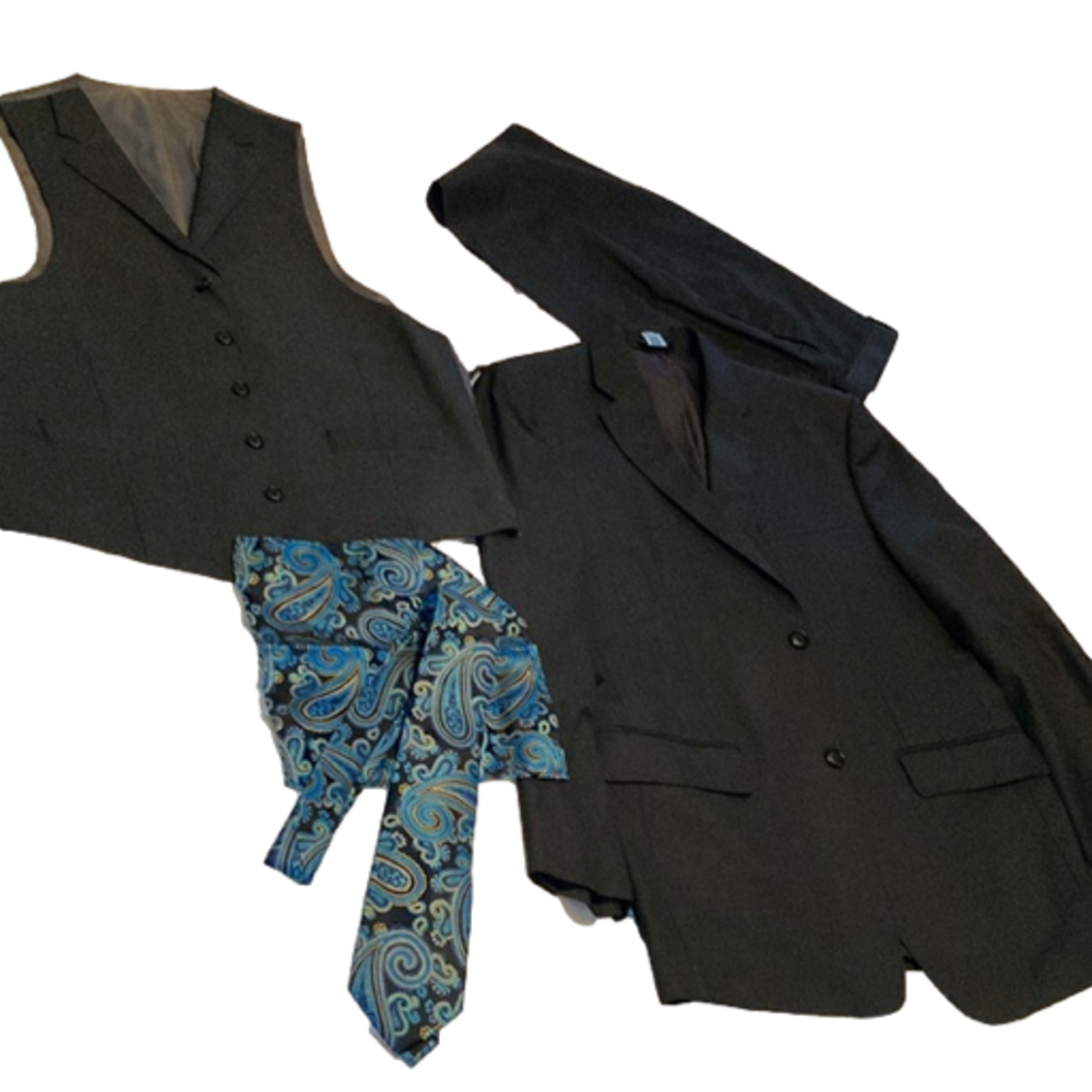 Sean John suit blazer pants vest tie / satin hankie 40R 34W x 32 L 3 piece suit